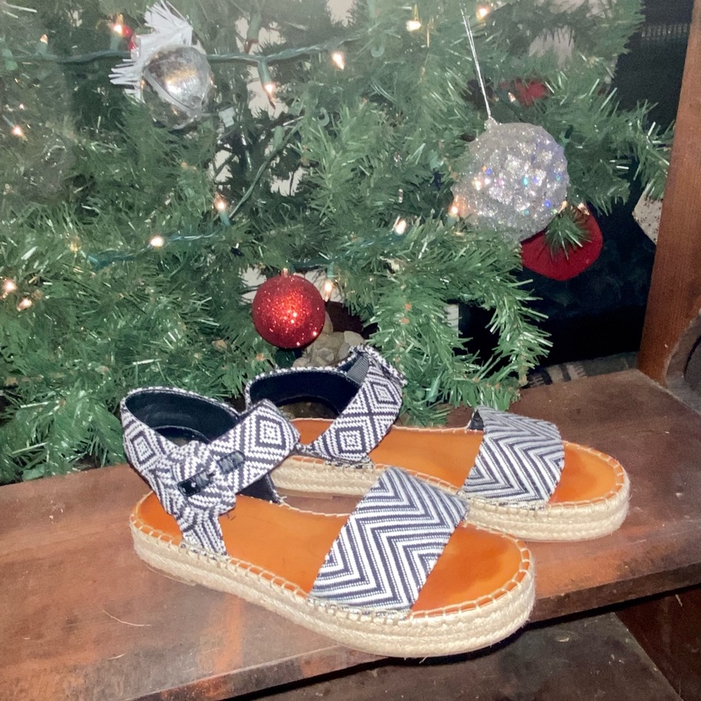 Gianni Bini sandals size: 8.5